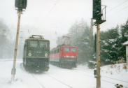 E251.002 am 21.12.2001 im Bahnhof Rbeland