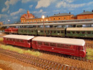 ein 171 in der Abstellgruppe und ein Personenzug nach Ascherleben am Gleis 7