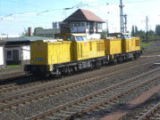zwei Ost-V100 der Deutschen Bahnbau