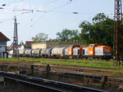 zwei V100 der HVLE mit Kesselwagenzug nach Dessau