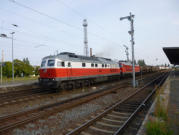 232.128-9 und 233.521-4 mit dem Nahgterzug aus Bernburg